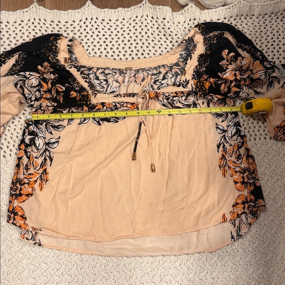 Free People WOMENS  Floral Blouse - Peach and Black small - Picture 8 of 10